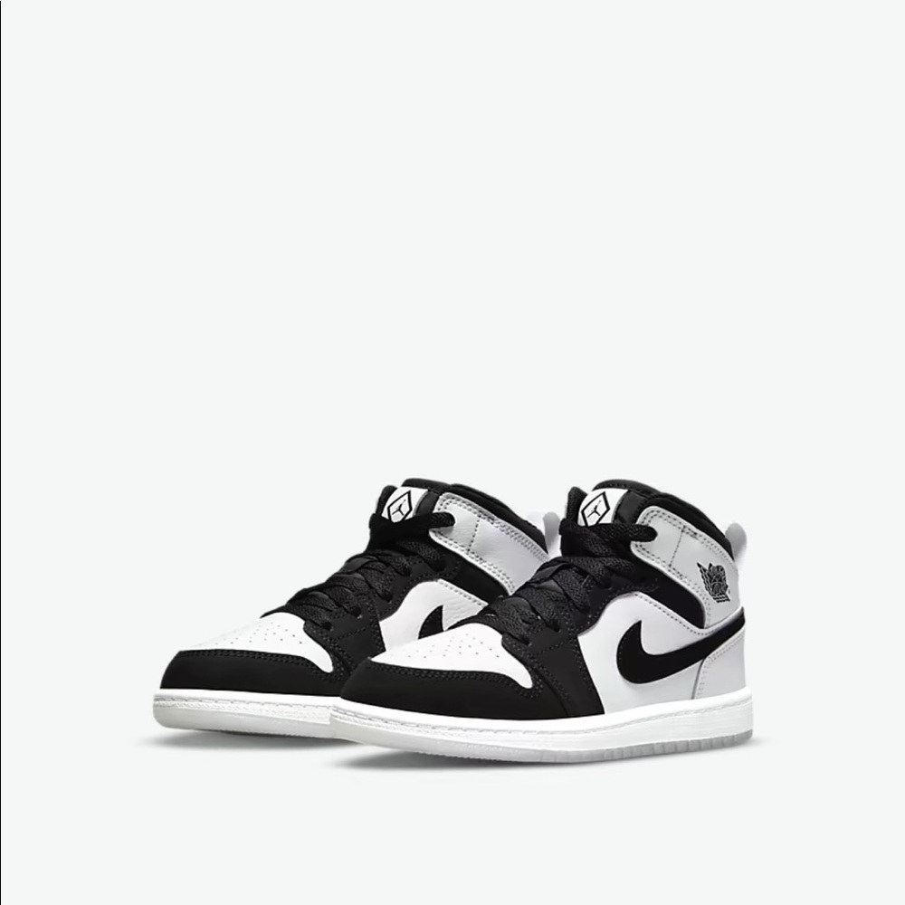 Jordan 1 mid SE diamond Shoe!